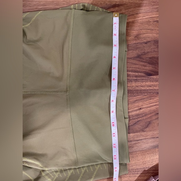 Size 8 tall lime green lululemon - Picture 5 of 7